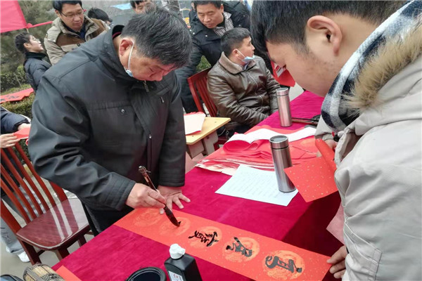 喜迎新春送春联 丹青翰墨尽芬芳 ——项城市中等专业学校开展“书法艺术进校园”活动